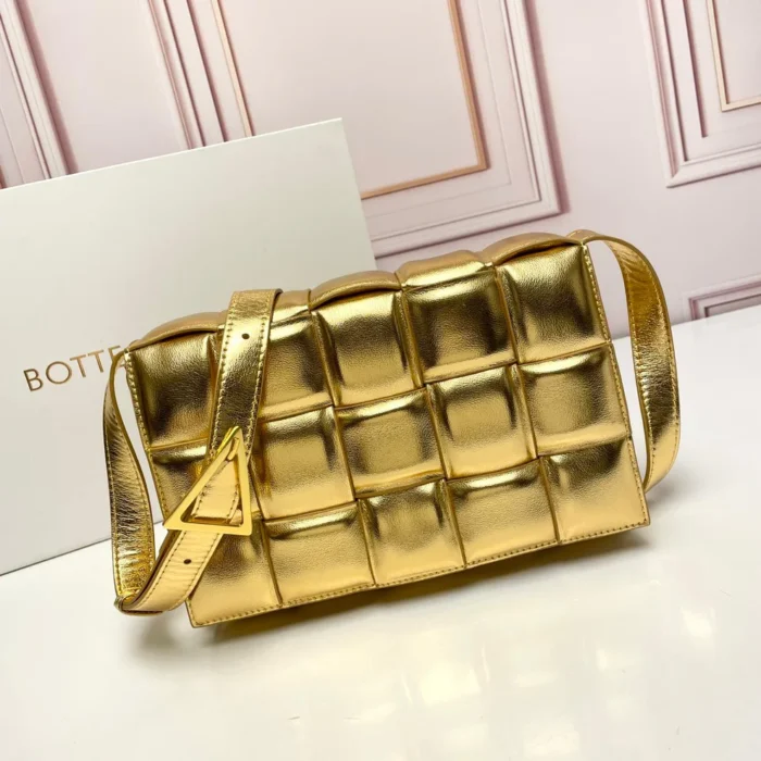 ⁦Bottega Padded Cassette Bag⁩ - الصورة ⁦2⁩