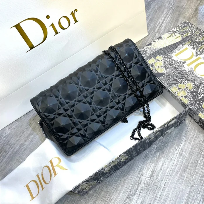 ⁦Lady Dior pouch Cannage Calfskin Diamond Motif Bag⁩ - الصورة ⁦3⁩