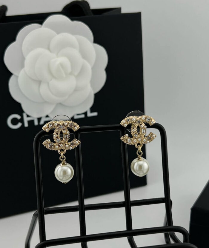 Chanel earrings with pearls - Image 3