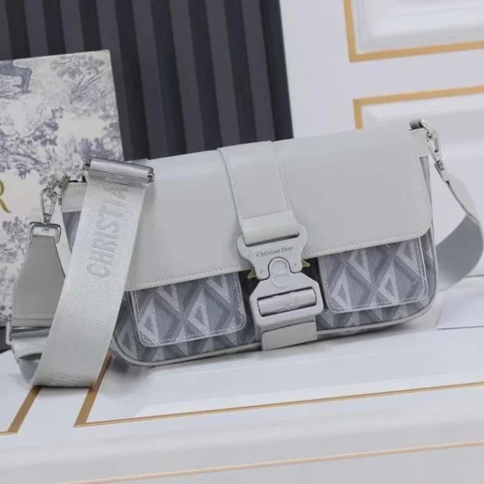 ⁦Dior Hit The Road Mini Bag⁩ - الصورة ⁦3⁩