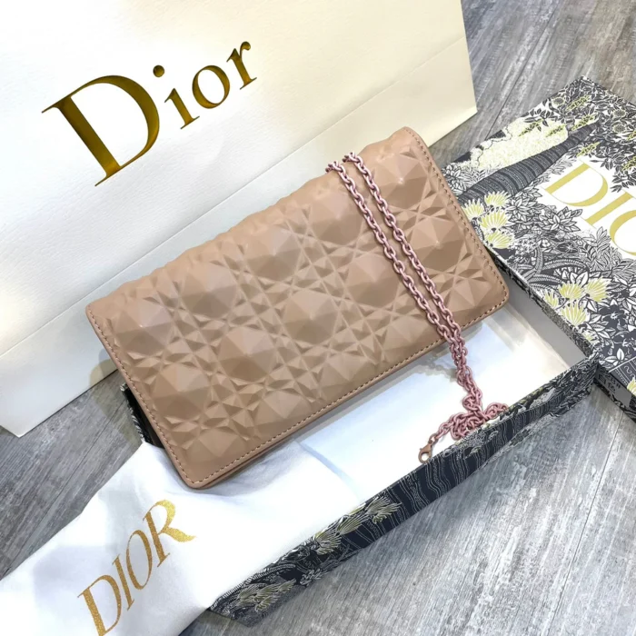 ⁦Lady Dior pouch Cannage Calfskin Diamond Motif Bag⁩ - الصورة ⁦4⁩