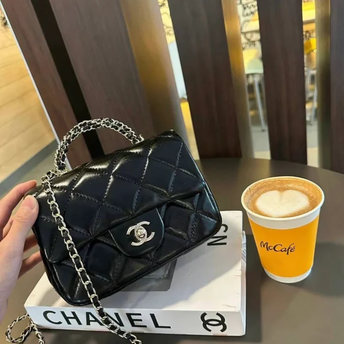 ⁦Chanel Silk Satin Bag⁩ - الصورة ⁦2⁩