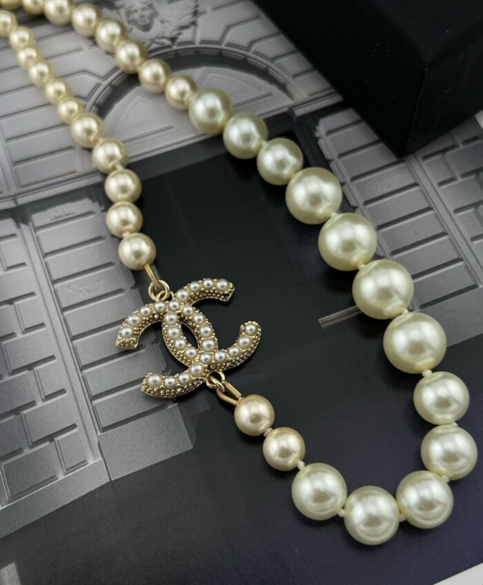 Chanel pearl necklace - Image 2