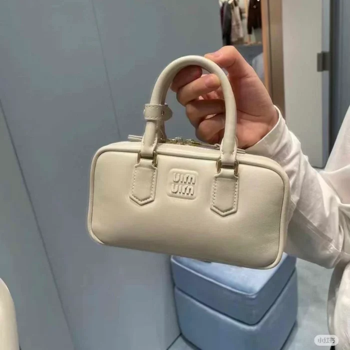 ⁦Miu Miu Arcadie Leather mini-Regular Bag⁩ - الصورة ⁦4⁩