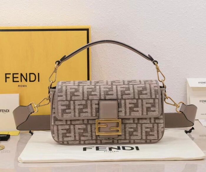 ⁦Fendi Baguette continental Medium Fabric Bag⁩ - الصورة ⁦2⁩