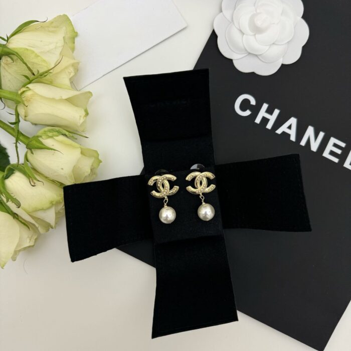 Chanel gold earrings with pearls - Image 2